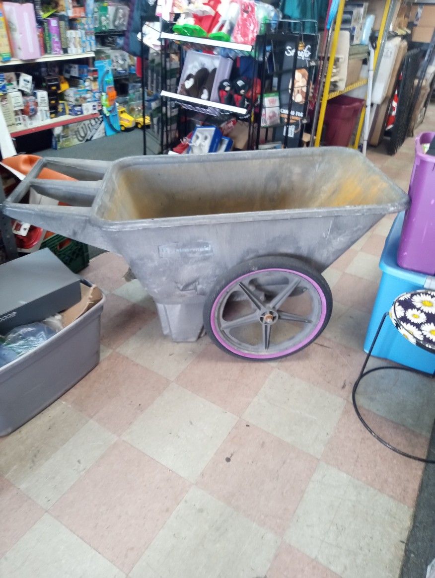 Rubbermaid utility cart