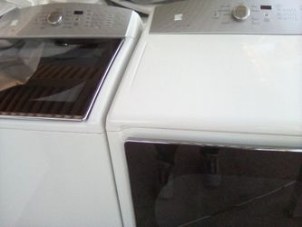 Newer Kenmore HE Washer Dryer 240v Electric Set