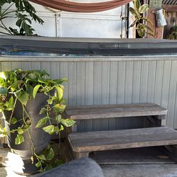 Free hot tub – works but leaks – you haul