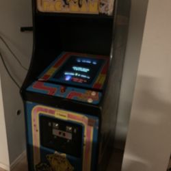 Mrs. Pac-man Arcade Game