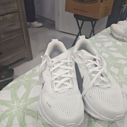 Tennis Blancos NIKE SIZE8 USA COMO NUEVOS 