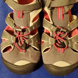 Keen Sandals Size 6