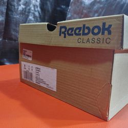 *BRAND NEW REEBOK CLASSIC SIZE 8 WOMEN