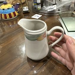 Oneida Select Collection Tulip Garden Creamer