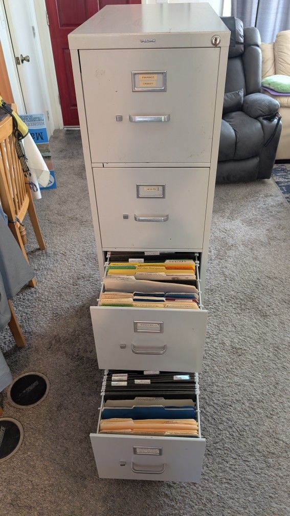 File Cabinet - 4 Drawer W/ Lock