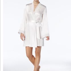 Linea Donatella white embroidered short robe size L/XL