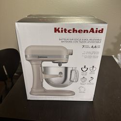 7 QUART BOWL-LIFT STAND MIXER WITH REDESIGNED PREMIUM TOUCHPOINTS - MILKSHAKE