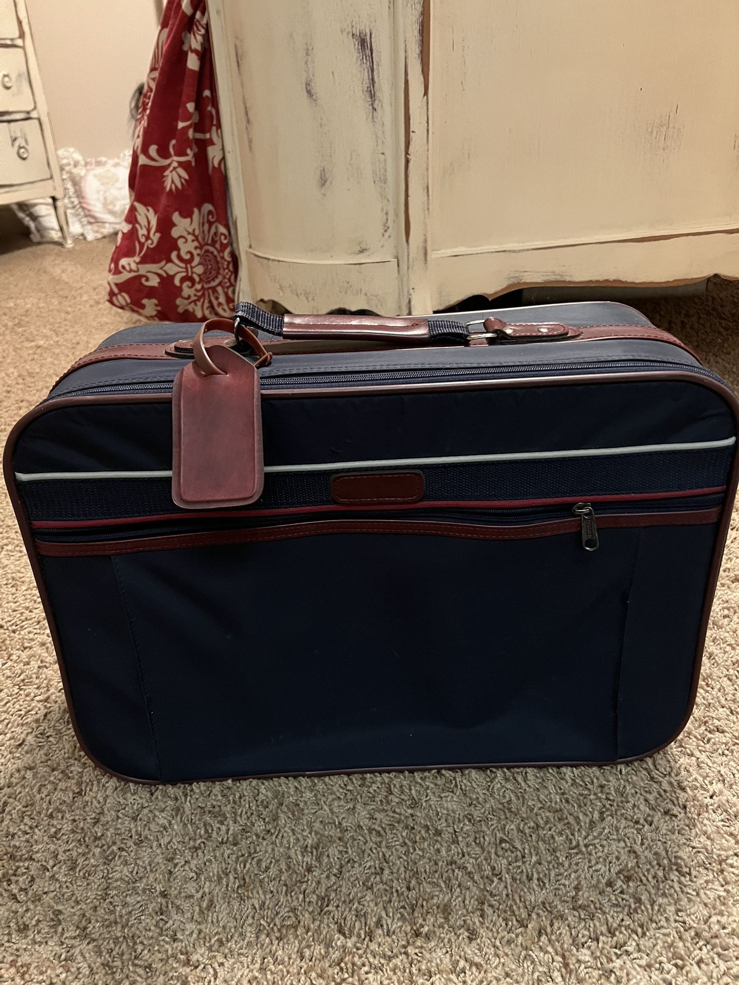 Vintage Clean Suitcase