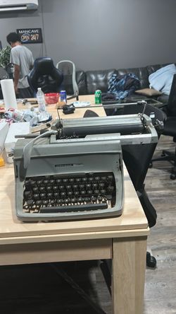 Used Underwood FIVE Typewriter Touchmaster