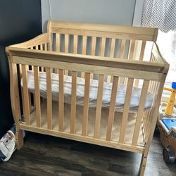 Mini Crib W Upgraded Mattress 