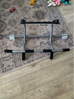 Pull up bar heavy duty.View the comments below