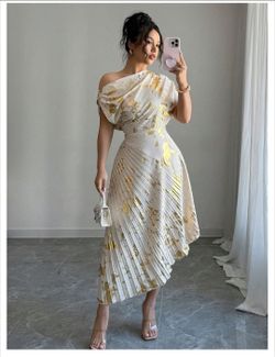 Elegant White & Gold One-Shoulder Pleated Dress