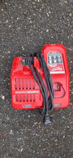 Milwaukee M12 and M18 Multi-Voltage Rapid Battery Charger