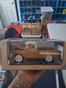 M2 Machines 1958 Chevrolet Apache Cameo Die-Cast