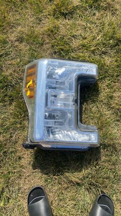 Passenger Right Headlight Halogen Fits 17 FORD F250SD PICKUP (contact info removed)