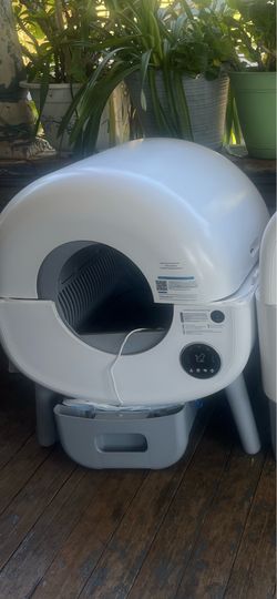Self cleaning cat litter box