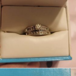 14 K White Gold And Natural Diamond Set