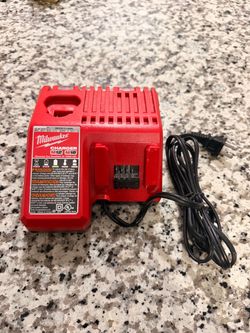 Milwaukee M12 and M18 12-Volt/18-Volt Lithium-Ion Multi-Voltage Battery Charger