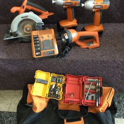 RIDGID 18V CORDLESS COMBO KIT 4 TOOL SET WITH BATTERY CHARGER BAG