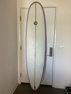 Flying Hull 7’6 mid length surfboard