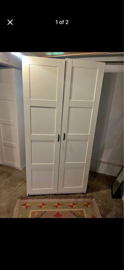 IKEA packs doors with hinges