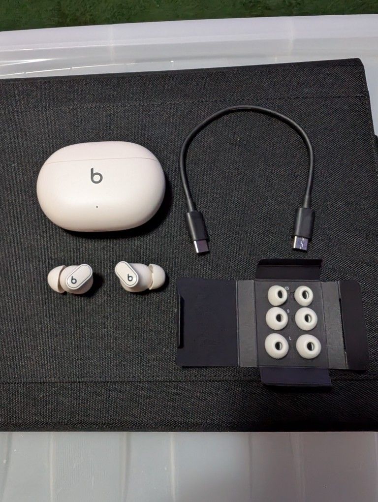 Beats Studio Buds +