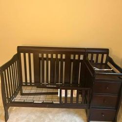 Convertible Crib and Changer w/Drawers, Converts to Toddler & Full Bed