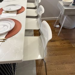 4 Bar Stools 
