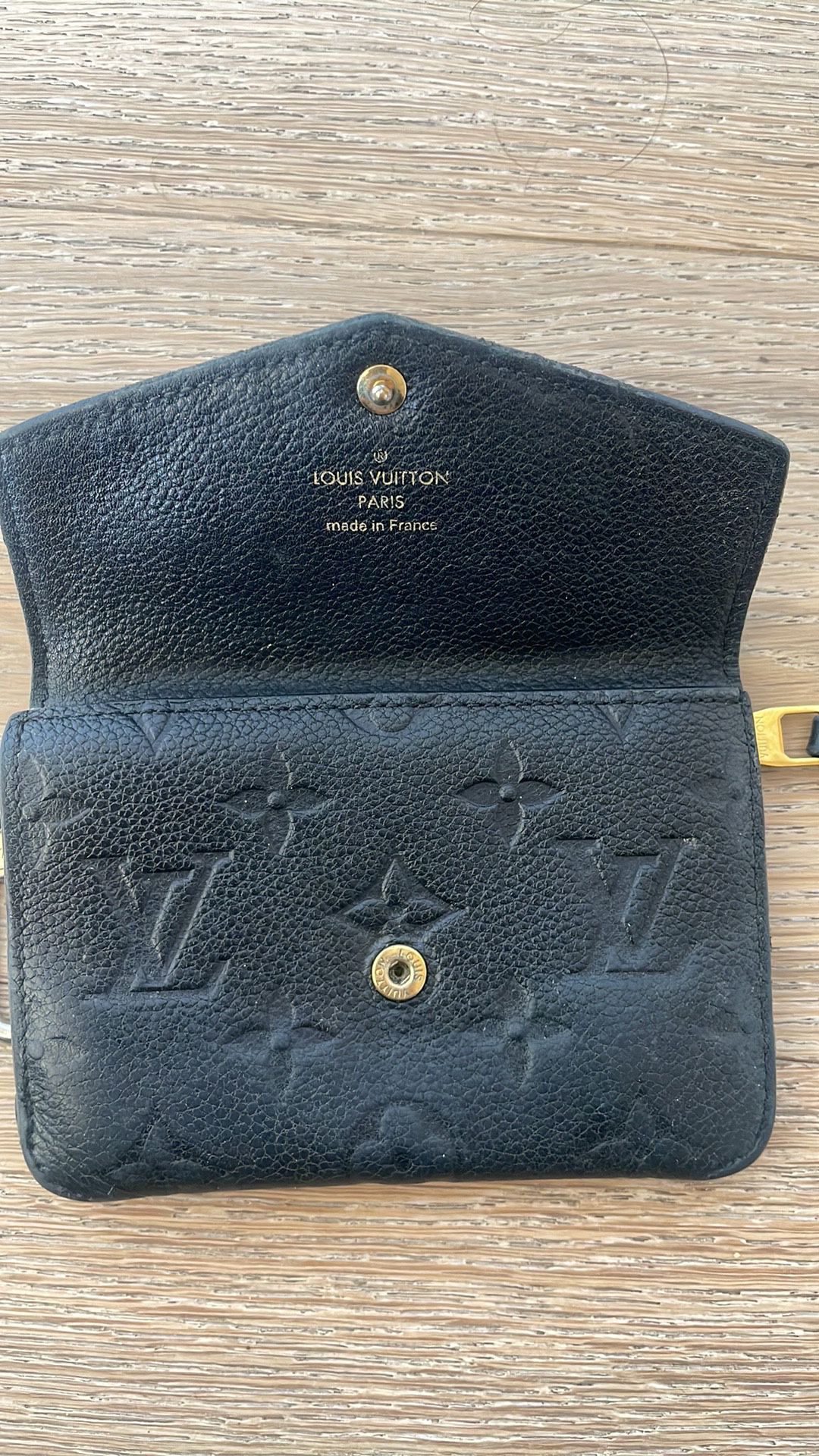 Louis Vuitton Keychain Wallet for Sale in Sea Cliff, NY - OfferUp