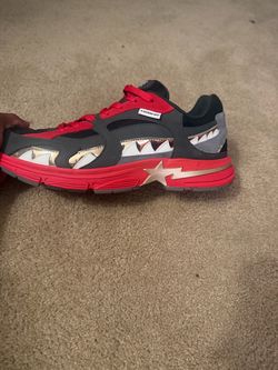 Black and red sharksta