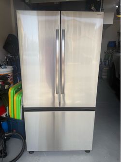 Used but Like new Samsung rf32cg5100sr Refrigerator