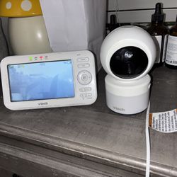 VTech 5" Digital Video Baby Monitor with Night Light, VM5263, White