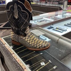Fish Scale Boots Size 9.5 Men’s