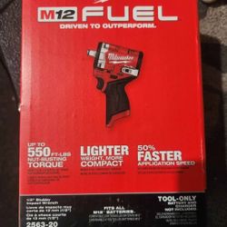 Milwaukee M12 Fuel 1/2 Impact Stubby 550lb Torque