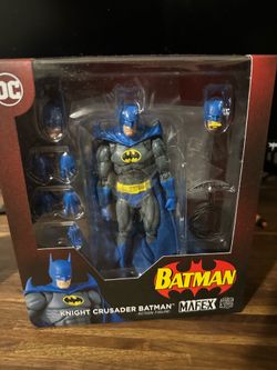 Batman Knight Crusader MAFEX Action Figure No. 215 Medicom Toy