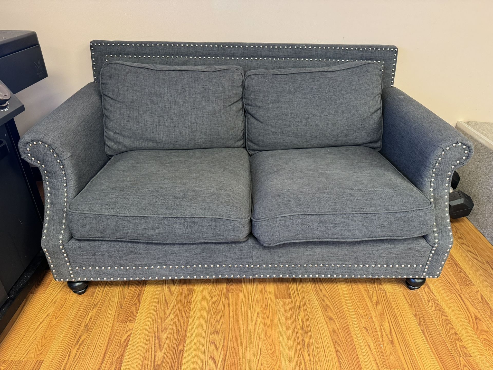 Linyi Guoxin Gray Couch