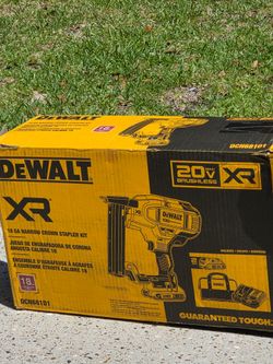 Brand New DEWALT 20V MAX XR Lithium-lon Cordless 18-Gauge Narrow Crown Stapler Kit with 2.0Ah Battery, Charger and Contractor Bag
