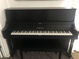 Yamaha Black Upright Piano 