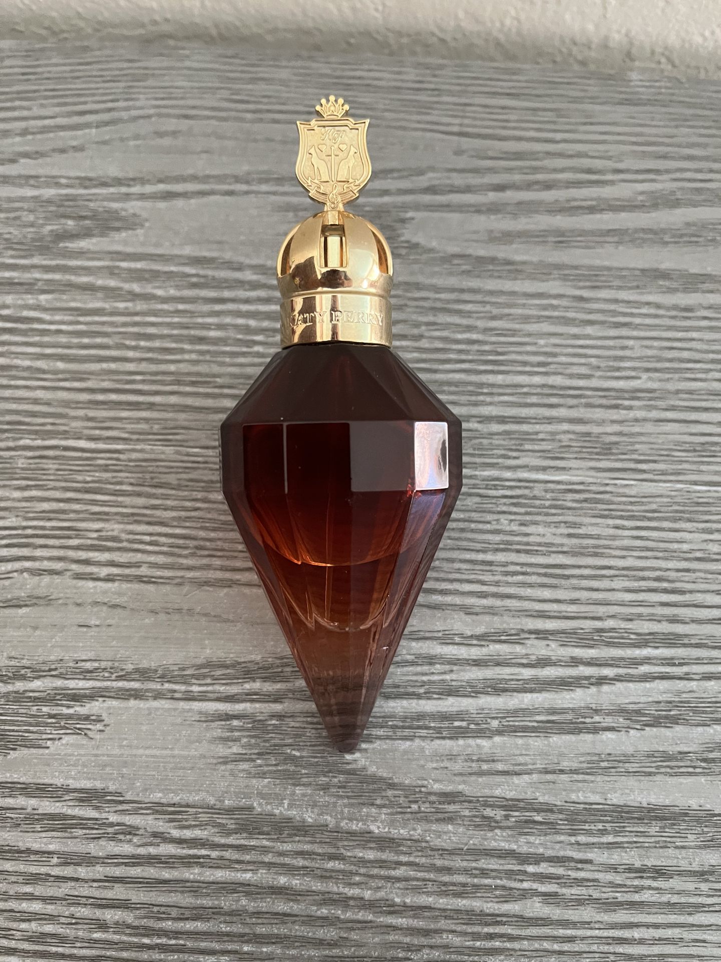 Killer Queen by Katy Perry Eau De Parfum Spray 1.7 oz 50ml for Women 70% Content