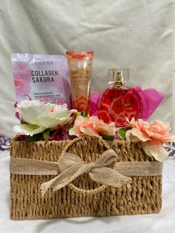 Women's Beauty & Fragrance Gift Basket