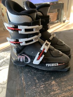 Children’s ski boots, excellent condition