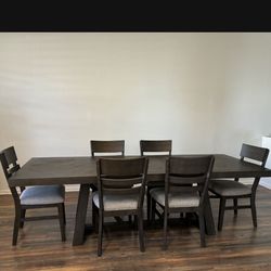 Dinner Table Brand New