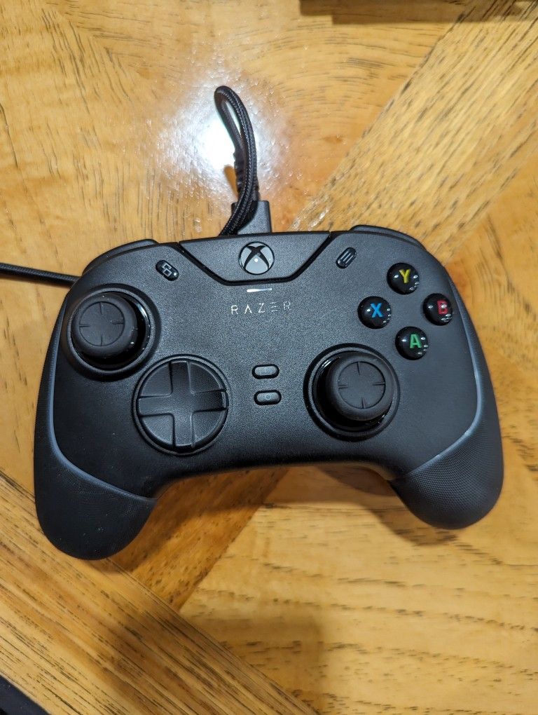 Xbox Controller Razer Wolverine Chroma v2