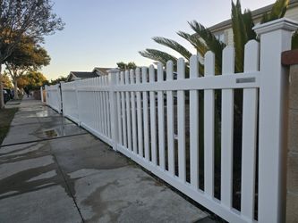 Picket Style Vinyl Fence