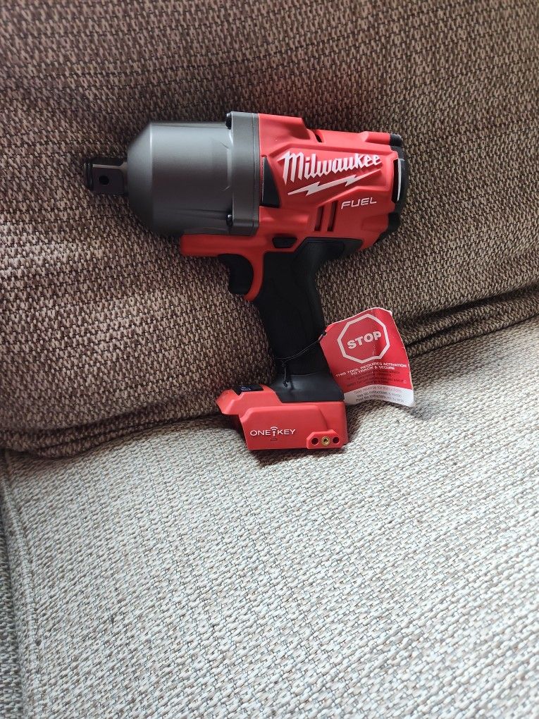M18 FUEL ONE-KEY 18V Lithium-Ion Brushless Cordless 3/4 in. Impact Wrench with Friction Ring (Tool-Only)