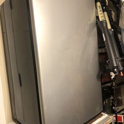 3.6 Cubic Feet Fridge Frigerator Magic Chef