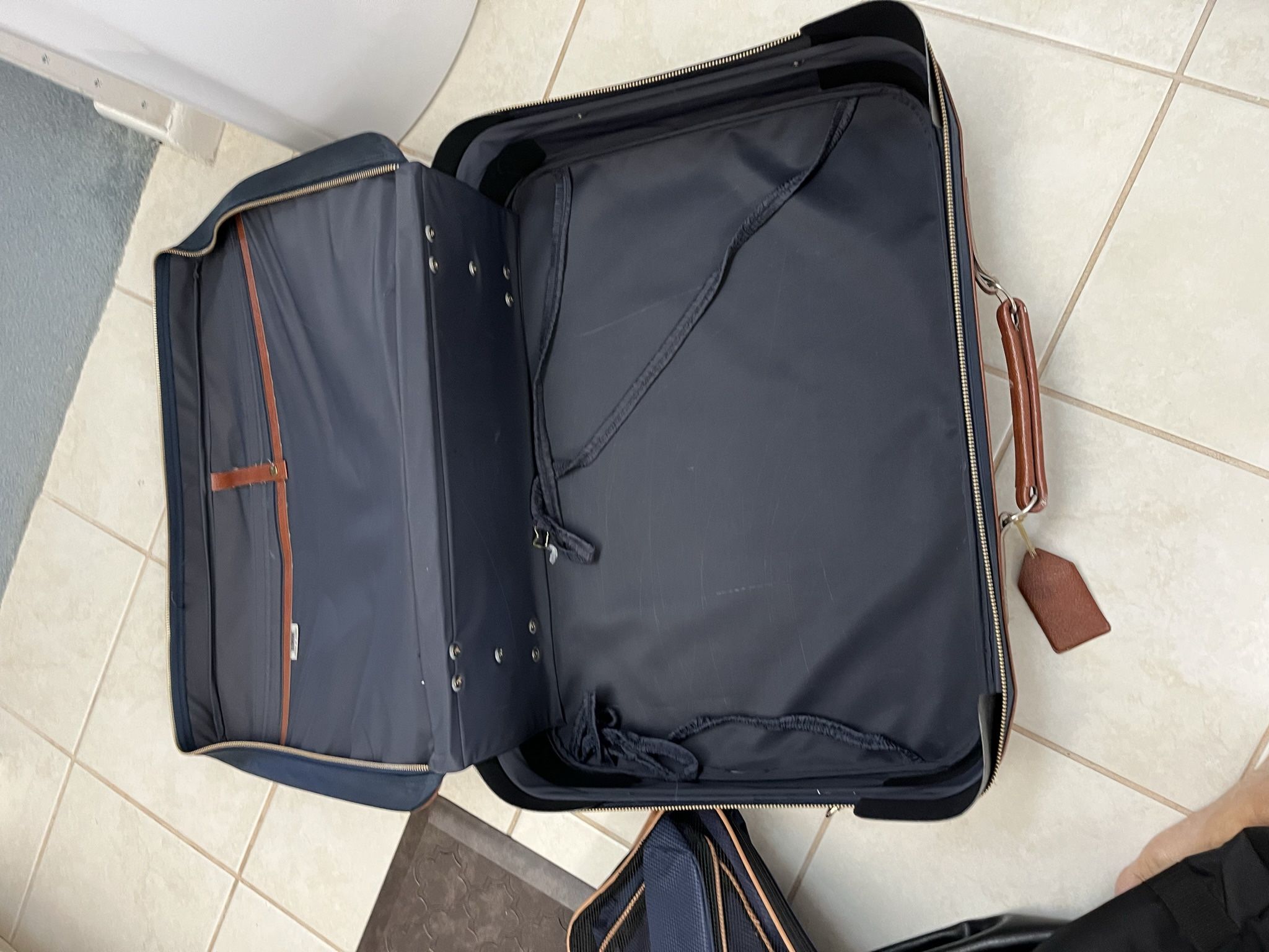 Luggage Set Of Two (27x18x8)