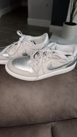 Silver Nike dunks low