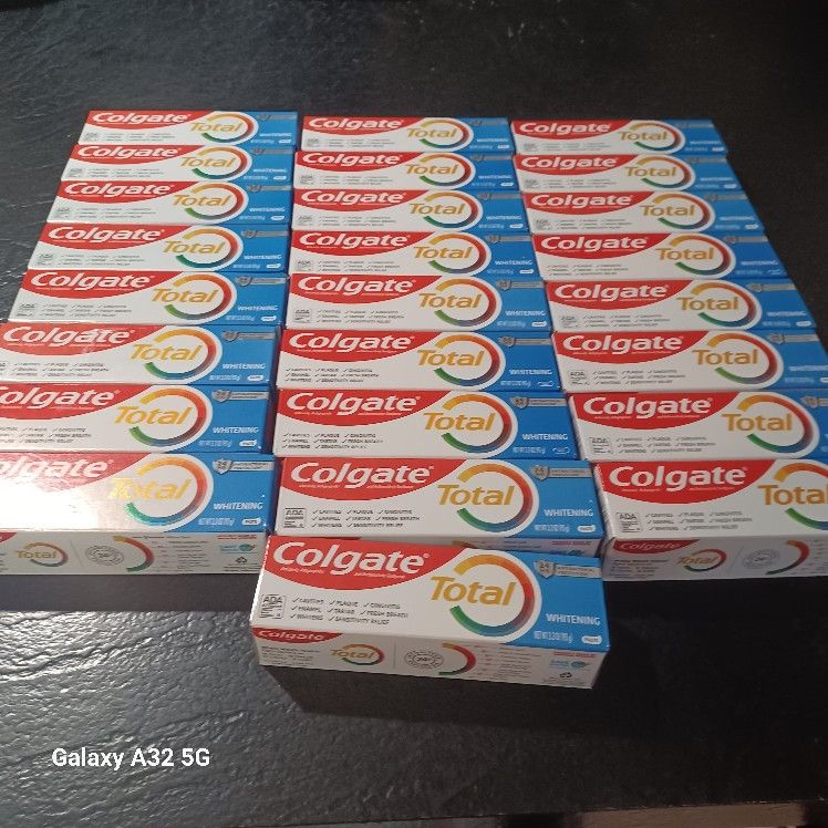 Lot Of 25 Colgate Whitening Toothpaste.  