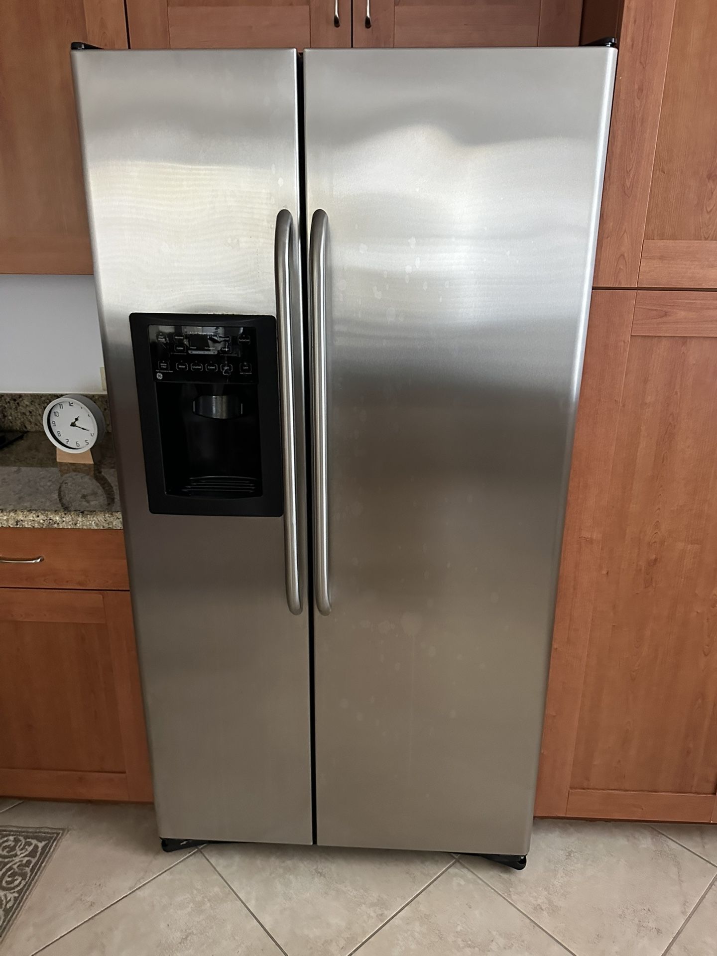 GE Sode By Side refrigerator
